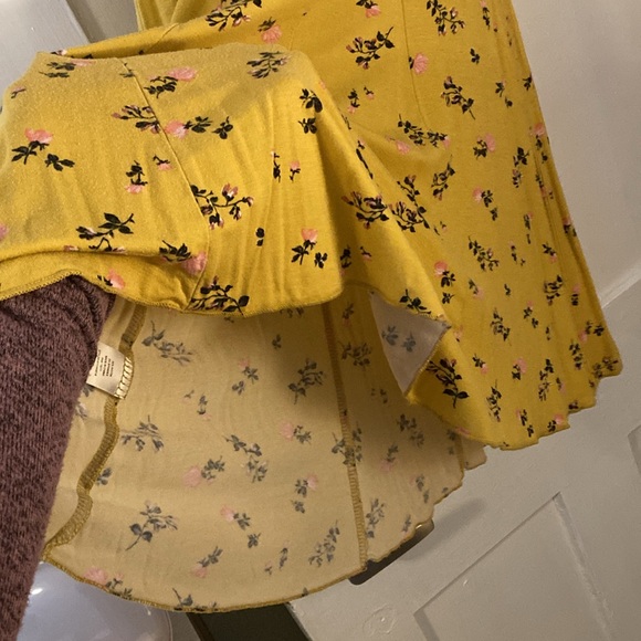 Adorable Yellow Dress 🌻 - Picture 5 of 6
